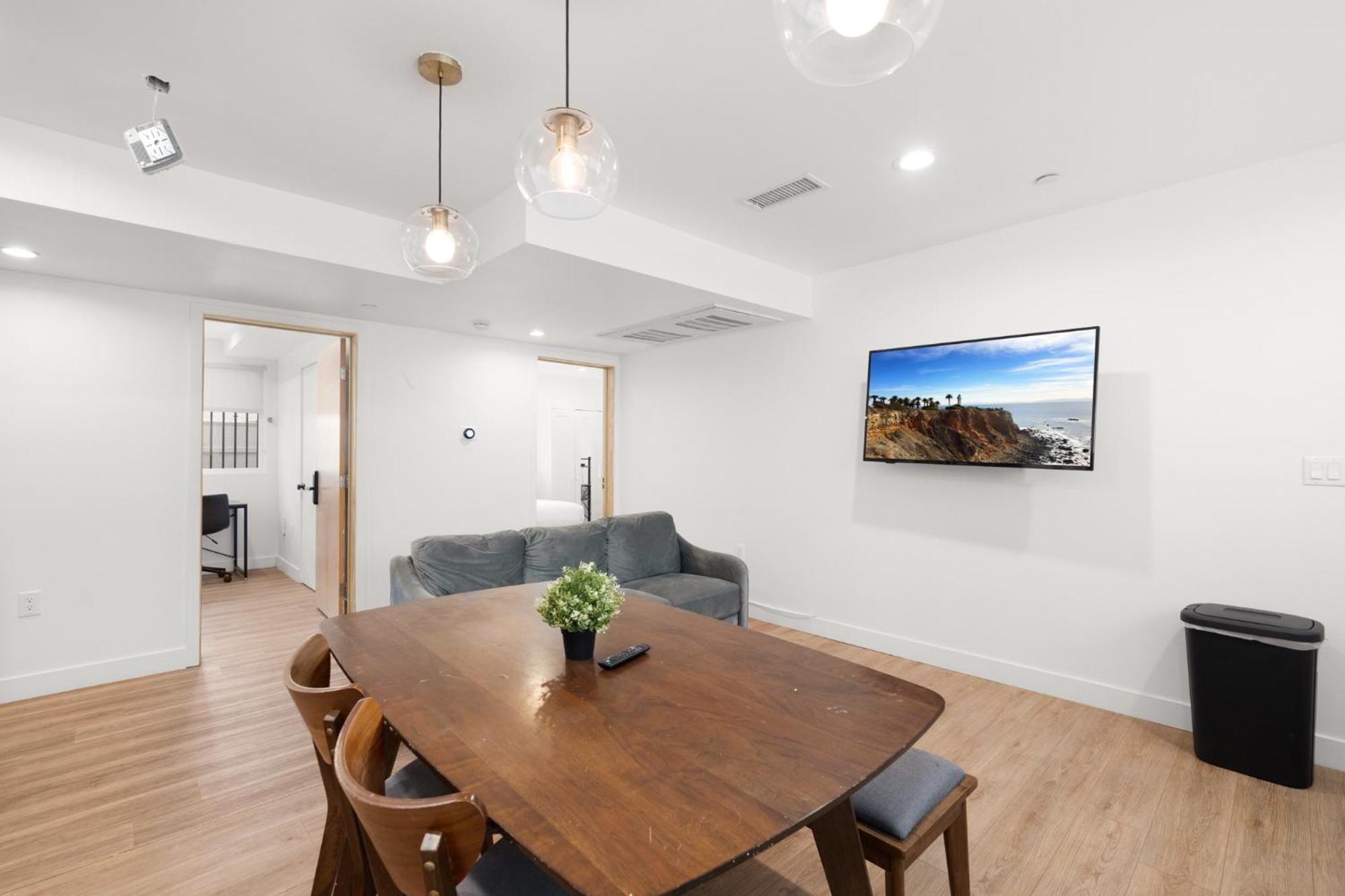 Spacious 1-Bd Hideaway Close To Usc Room With Share Livingroom Лос Анджелис Екстериор снимка
